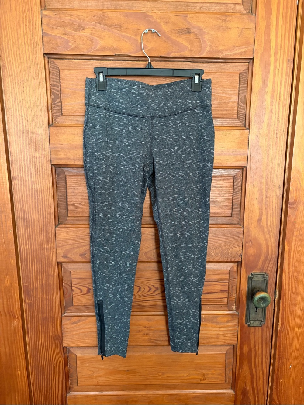 Lululemon Lucy womens Gray activewear pants size M capris pant NWOT activewear